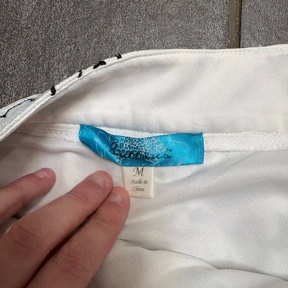 Buttons White Black Floral Embroidered Lace Overlay Feminine Mini Skirt Medium - Picture 5 of 8